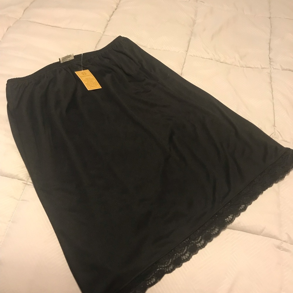 Black lace half slip- Brand New!  Still has tag.  Size medium. GOLDCOAST brand.